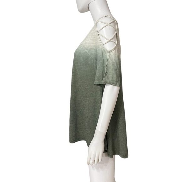 Umgee Ombre Cold Shoulder Tunic
New - Picture 3 of 9